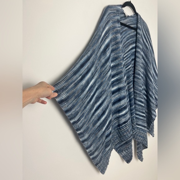 J. Jill One Size Blue Ombre Gradient Knit Open Poncho Ruana Wrap Coastal Boho - Picture 3 of 8